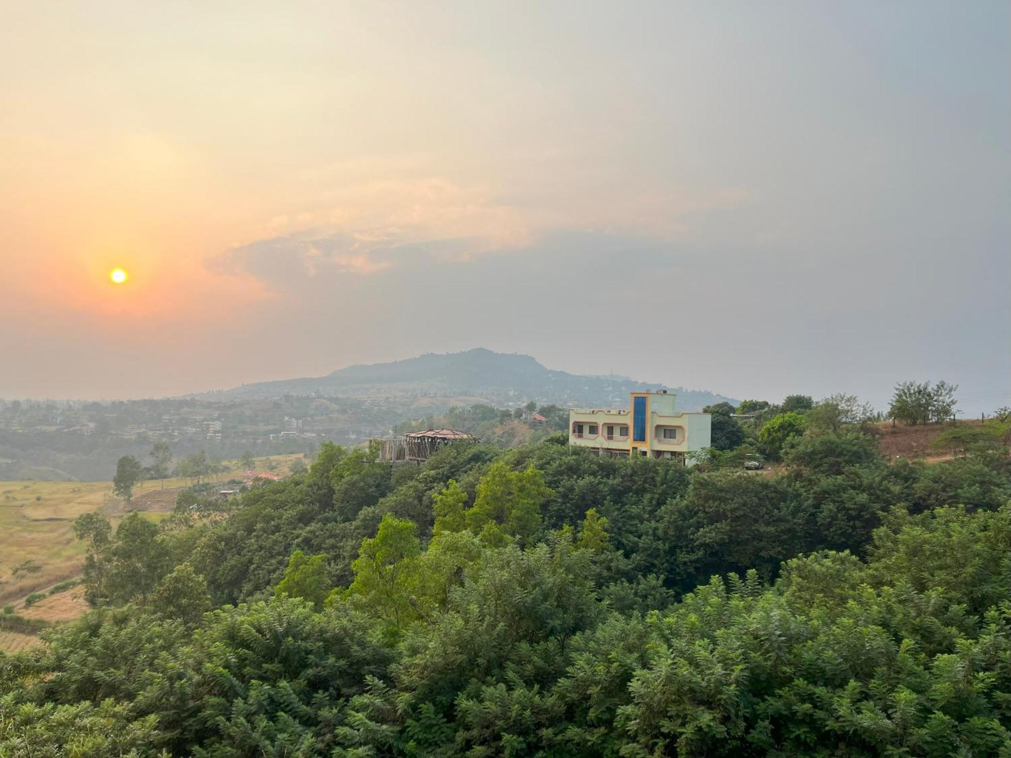 Anand Valley Hotel Panhala Екстер'єр фото